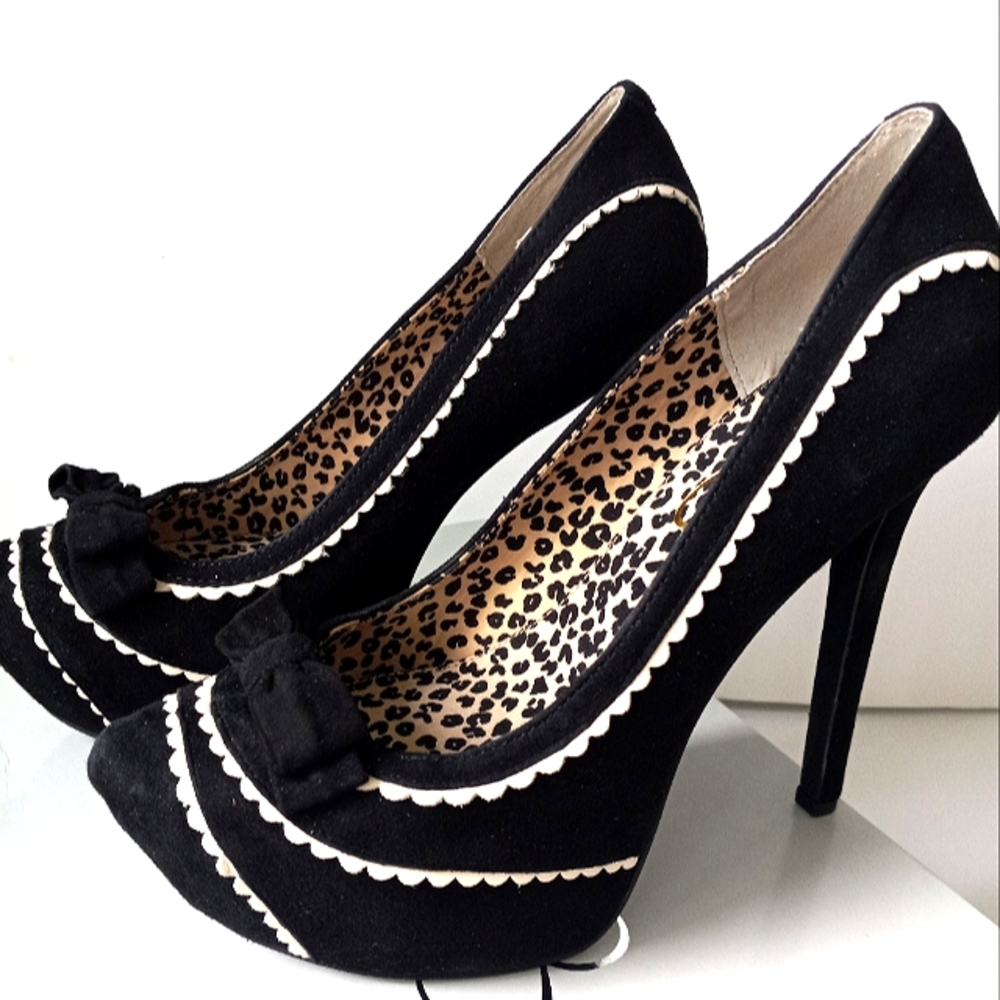 New Jessica Simpson Black Suede Stilettos Size 6